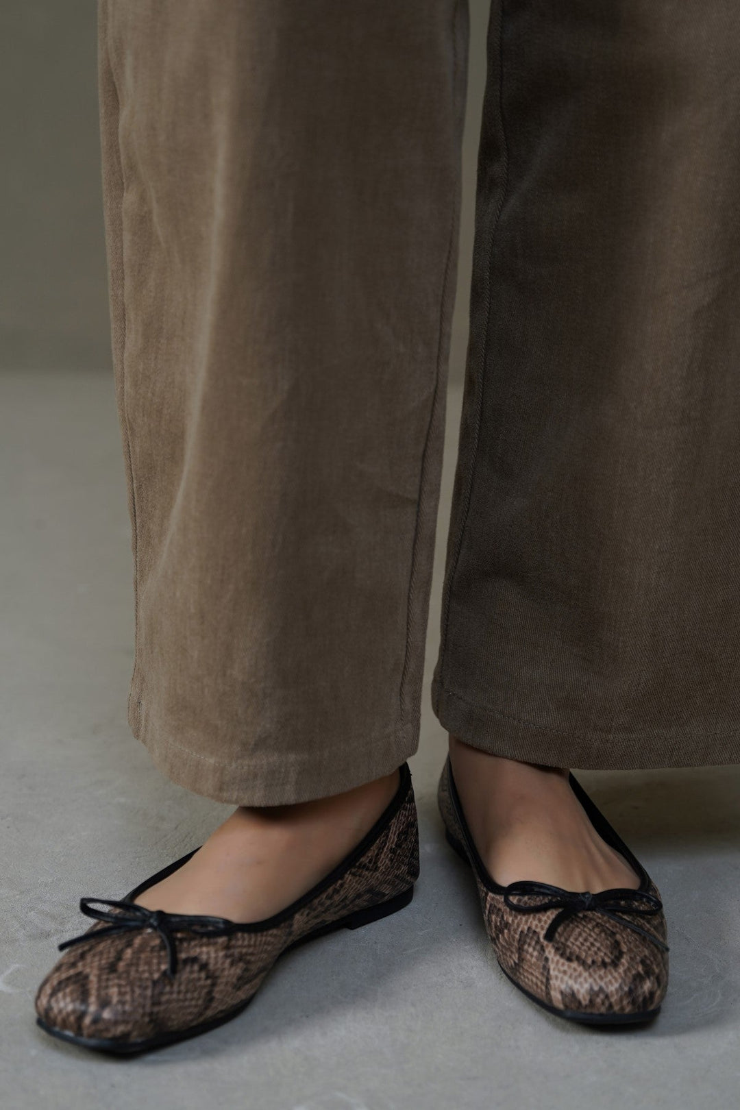 BEIGE VIPER BOW PUMPS