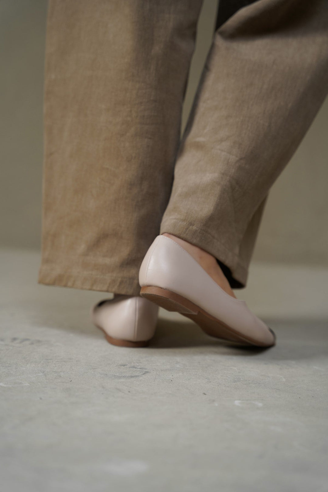 OFF WHITE GILDED TIP FLATS