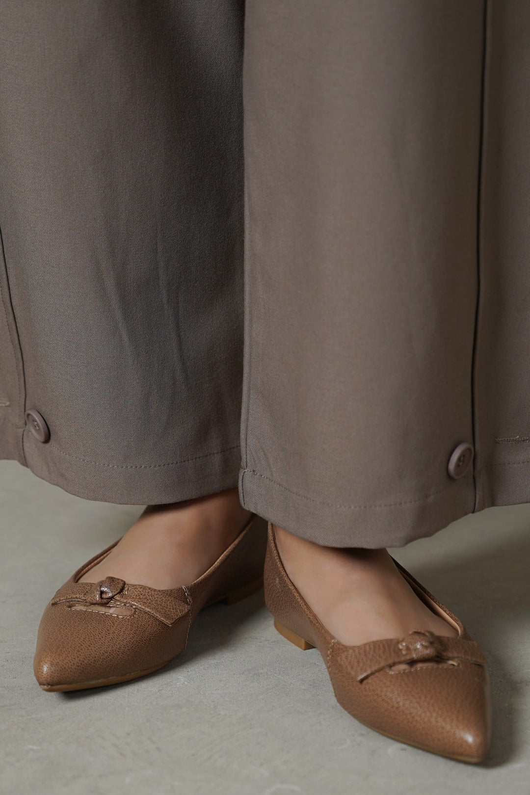 DARK BEIGE TEXTURED LEATHER PUMPS