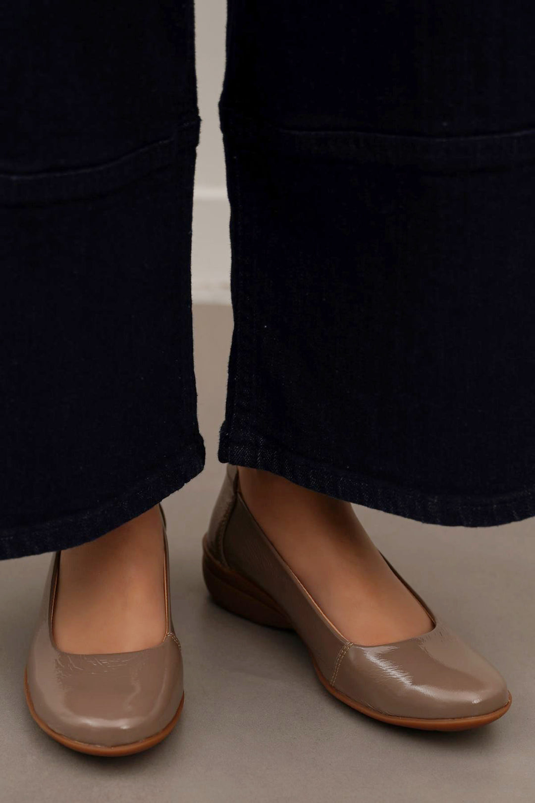 TAUPE WRINKLE LEATHER PUMPS