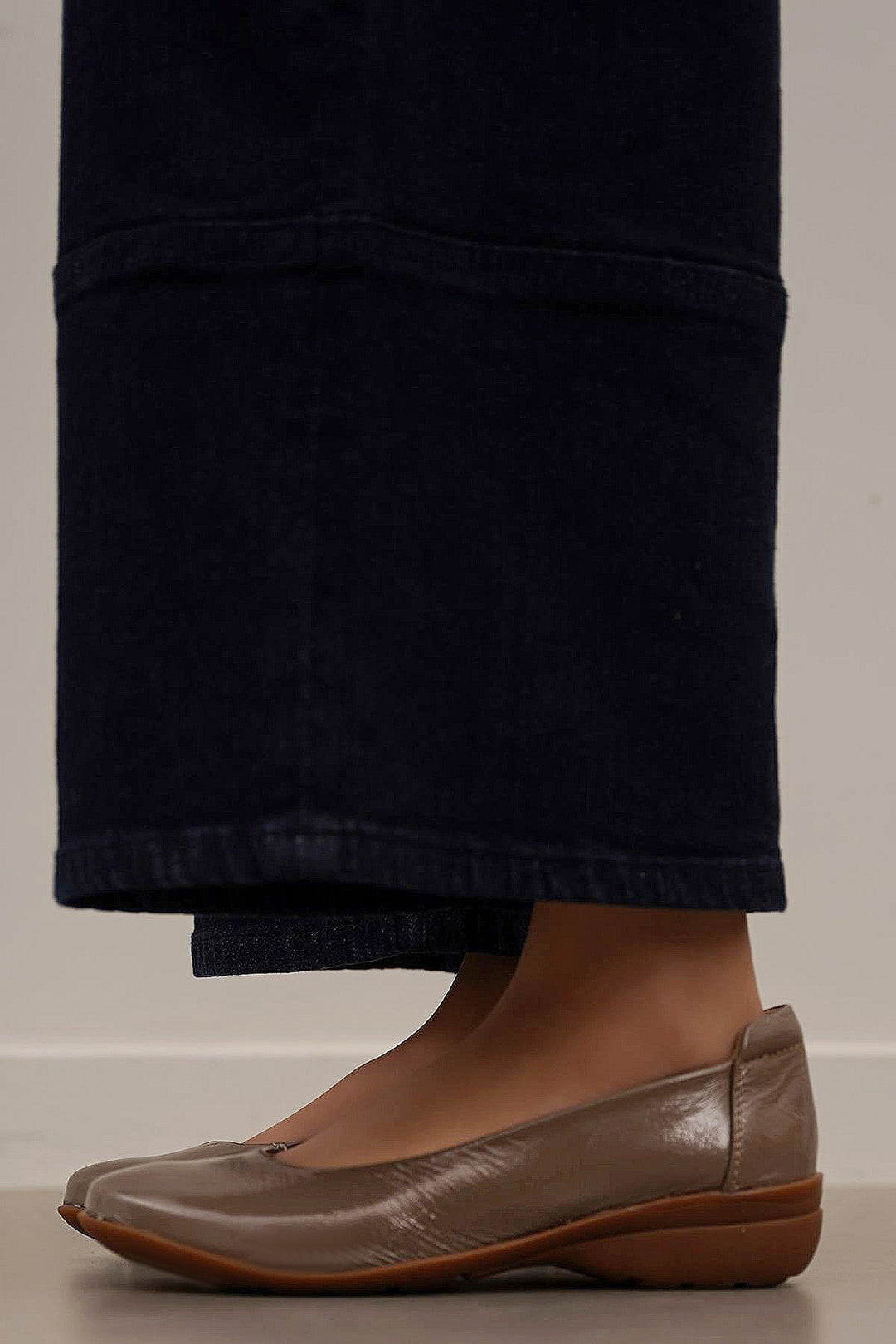 TAUPE WRINKLE LEATHER PUMPS