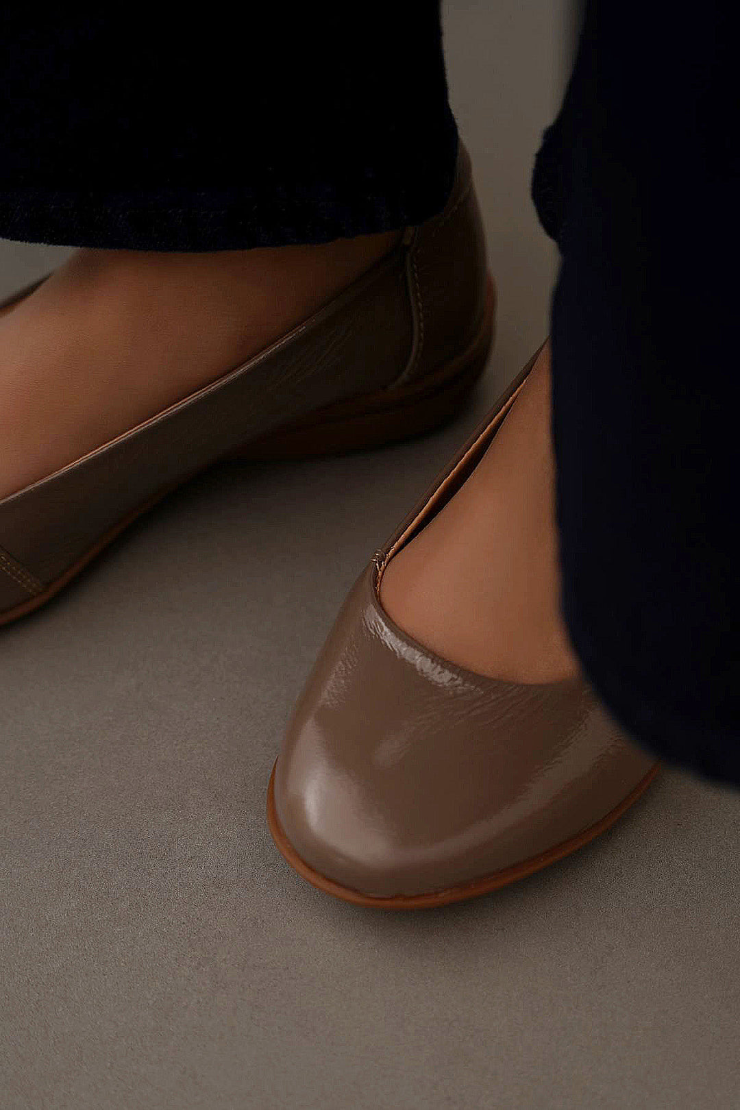 TAUPE WRINKLE LEATHER PUMPS