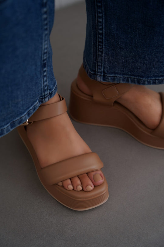 BEIGE HOLIDAY MAMA SANDALS