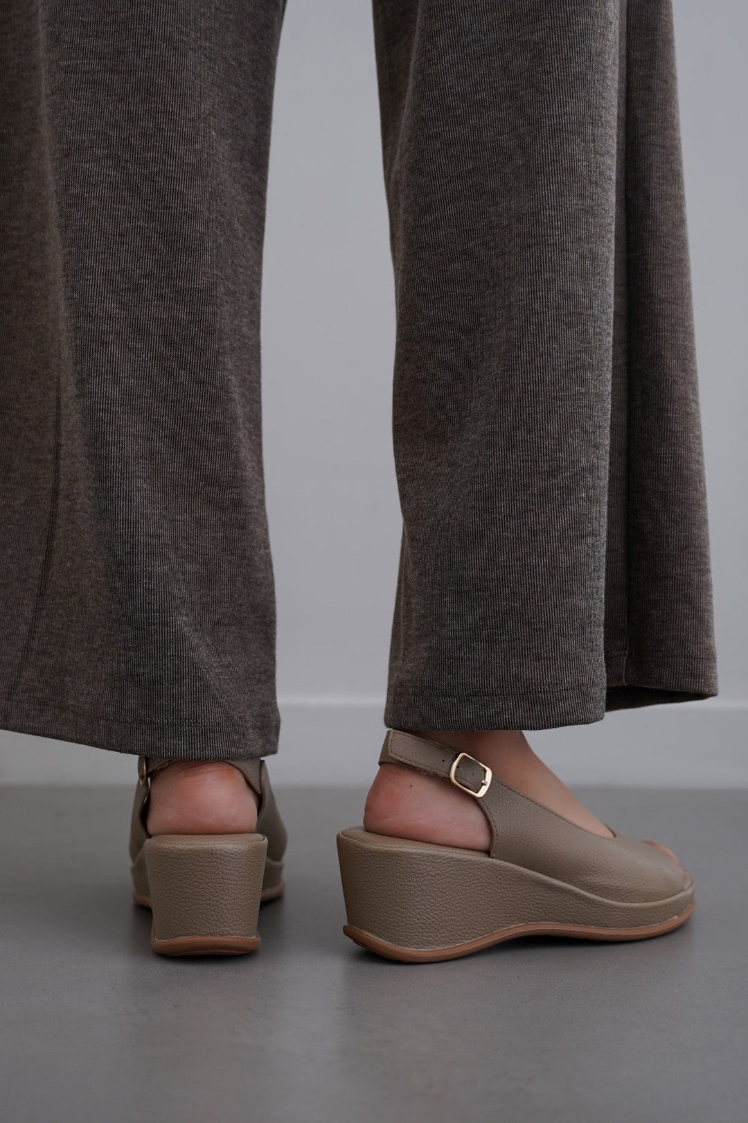 TAUPE LAGUNA MAMA SANDALS