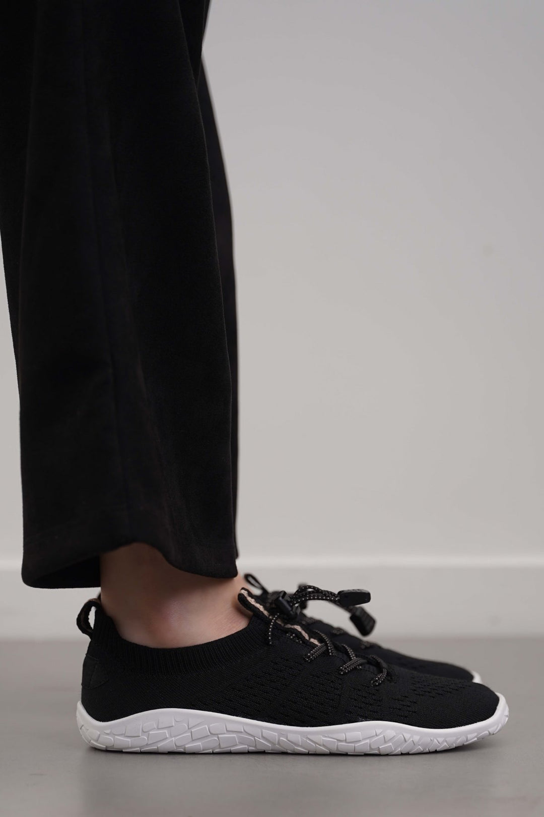 BLACK CITY WALKING SNEAKERS