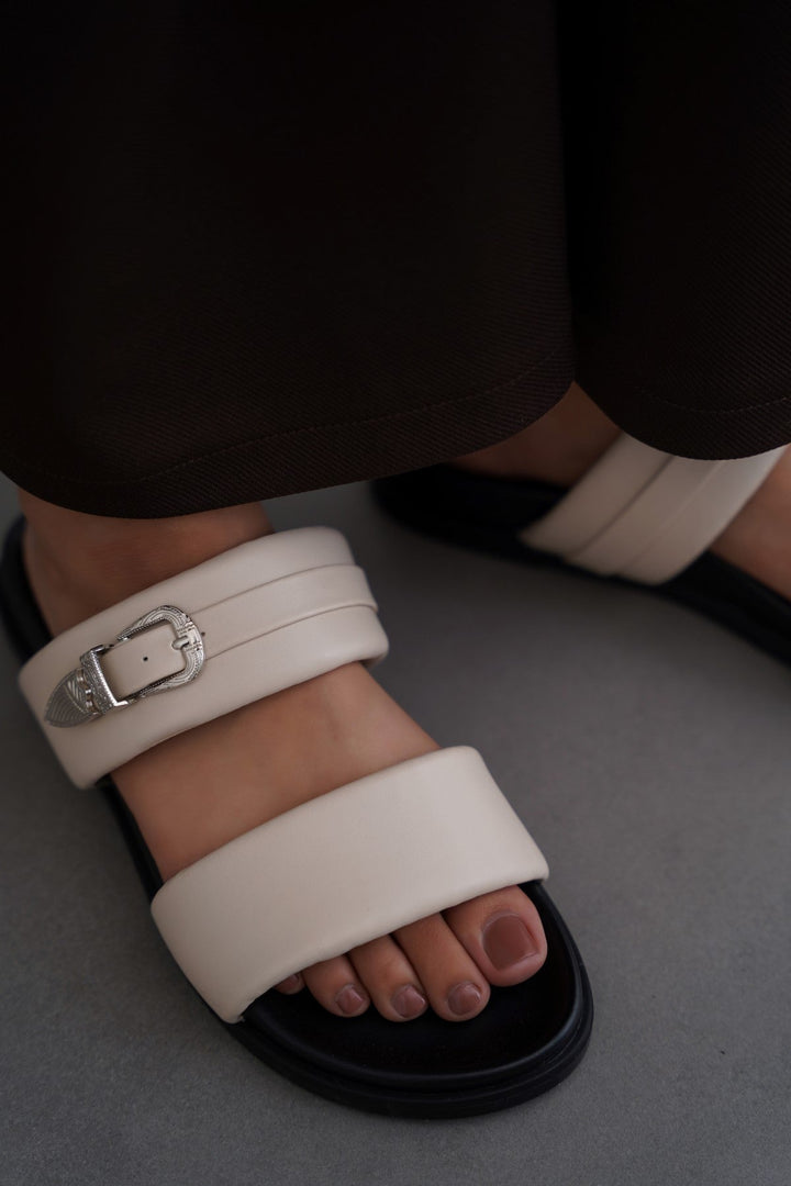 CREAM SOFT PALM DRIFT SLIDES