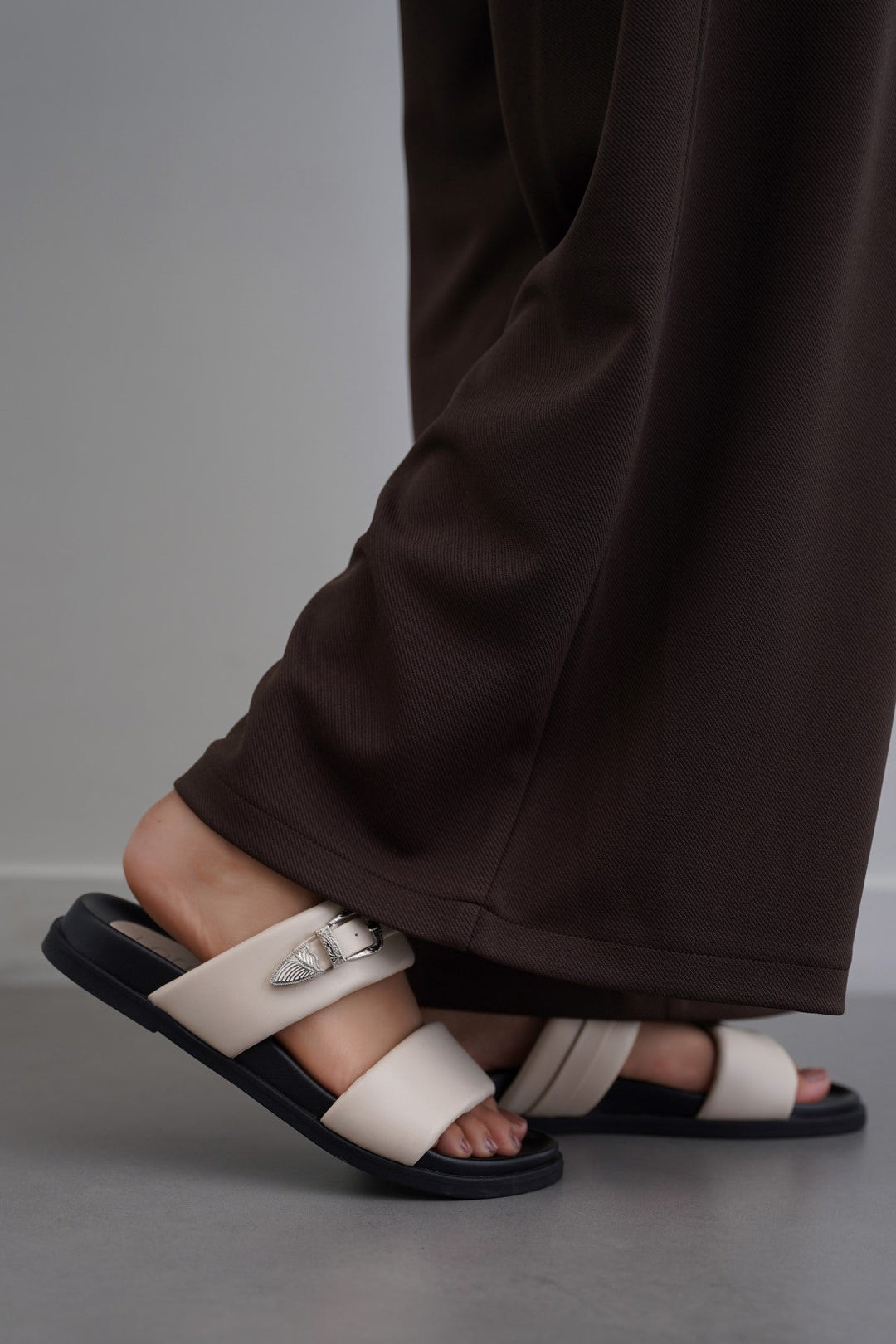 CREAM SOFT PALM DRIFT SLIDES
