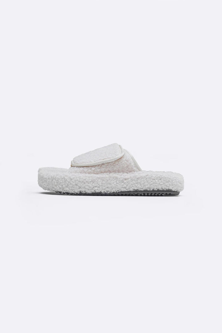 CREAM TEDDY FUR SLIDES