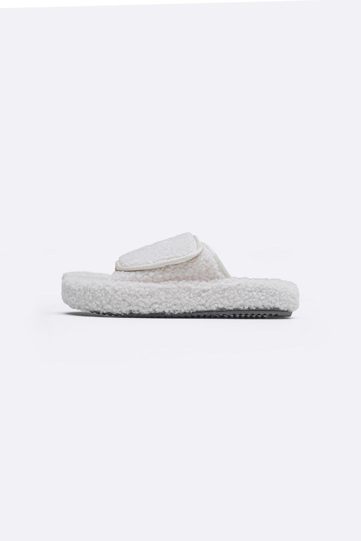 CREAM TEDDY FUR SLIDES