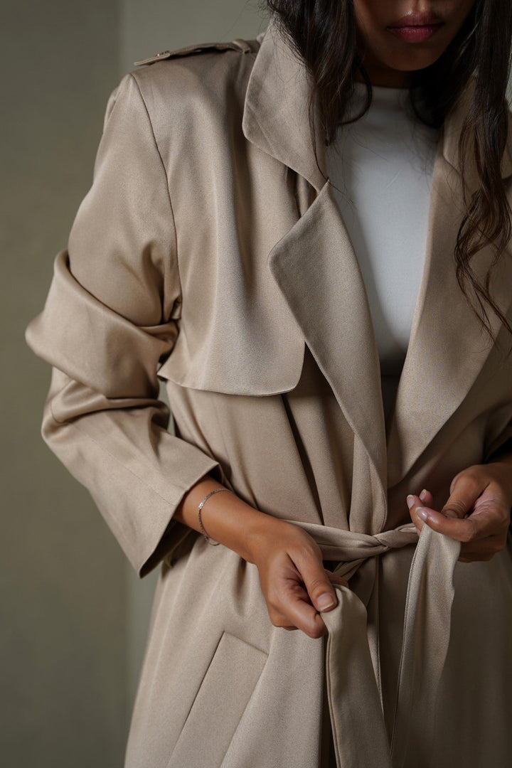 BEIGE CLASSIC TRENCH COAT
