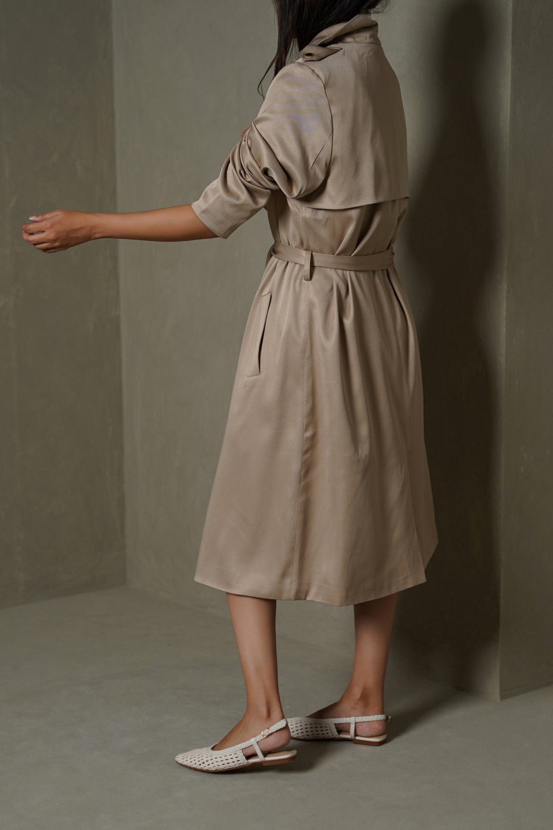 BEIGE CLASSIC TRENCH COAT